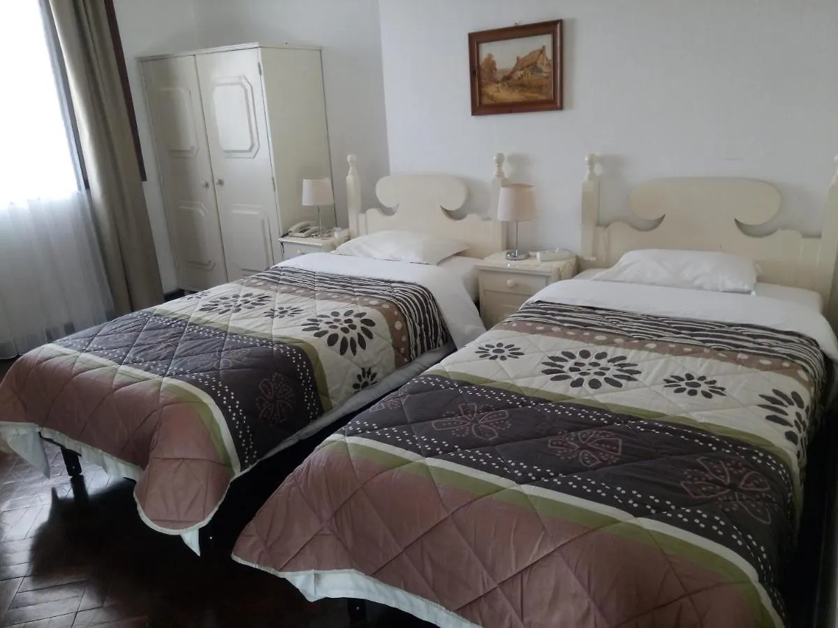 Гостевой дом Pensao Residencial Vila Teresinha Фуншал